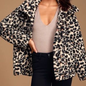 Really cute cheetah jacket! Only been worn a few times